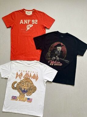 Bundle of 3 Graphic Tees - Abercrombie, Def Leppard, Willie Nelson Size M
